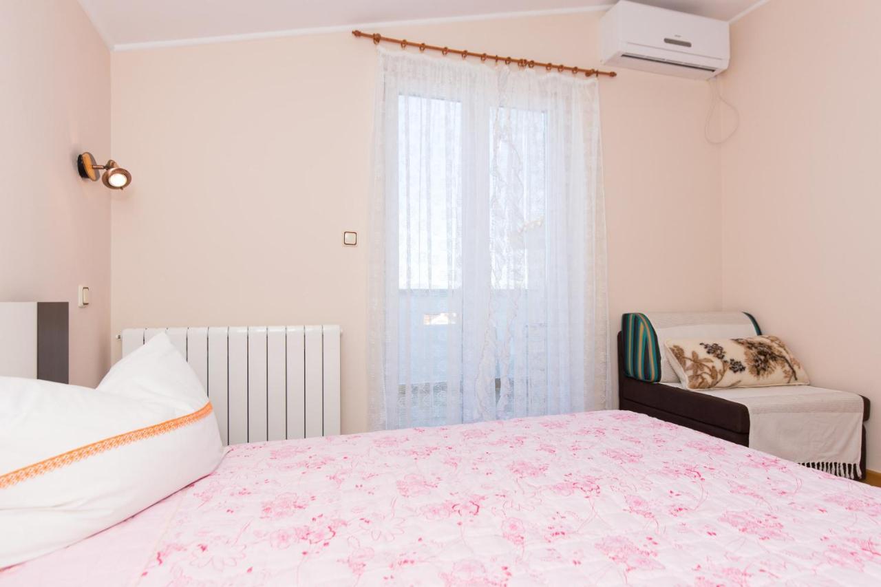 Apartments And Rooms With Parking Space Krk - 5294 Krk Town Kültér fotó